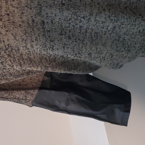 Large Green and Black faux leather sleeve H&M Top - Picture 3 of 3